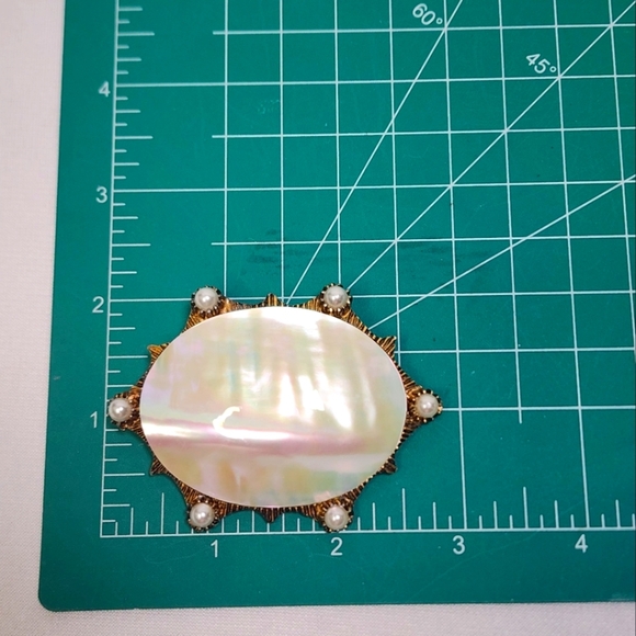 Vintage Mother of Pearl Iridescent Oval Brooch with Pearl Accents - Picture 5 of 10